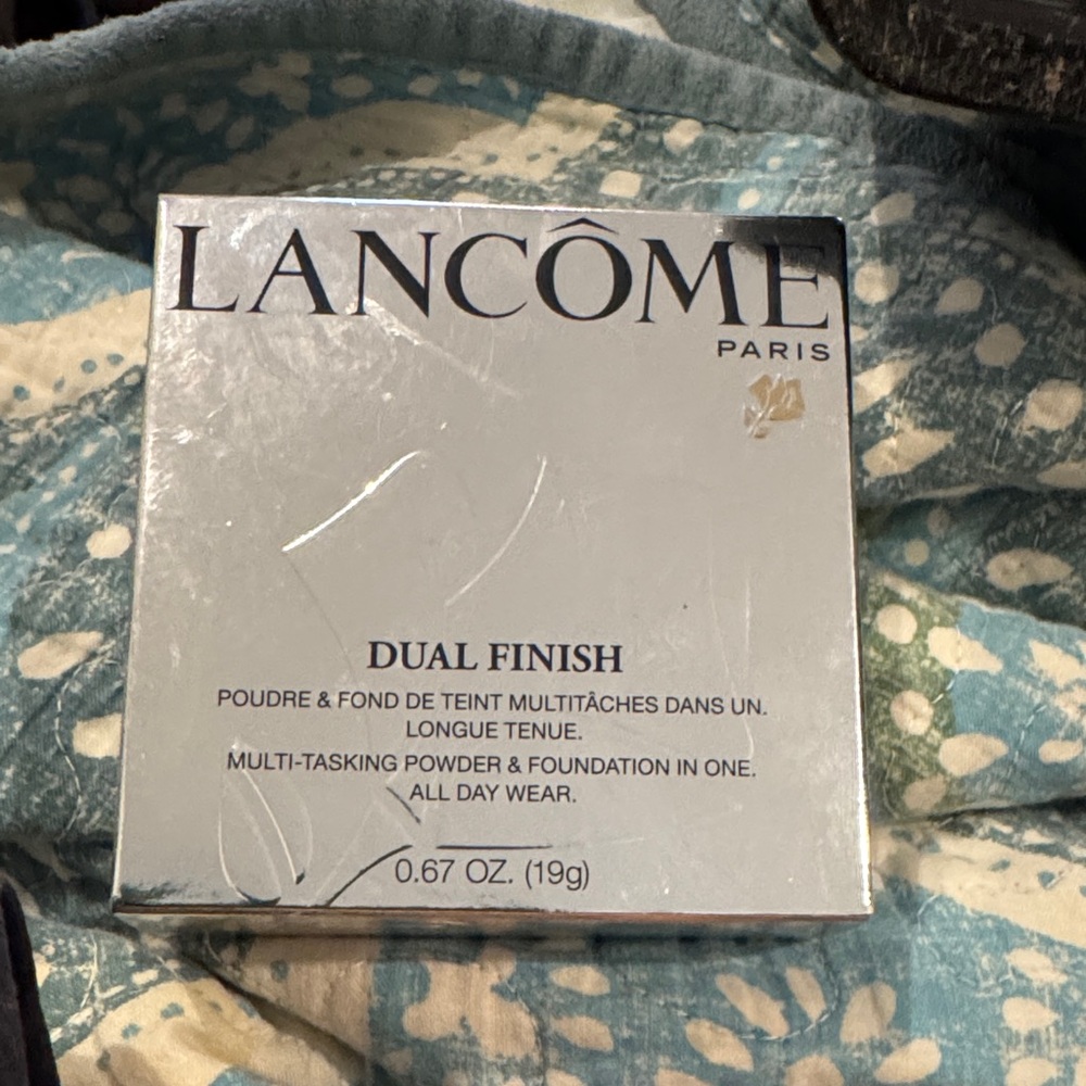 Lancôme Compact Powder with Applicator Dual Finish